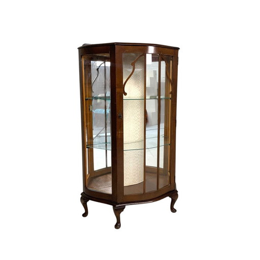 English Art Deco display cabinet on ornate legs, 1930s