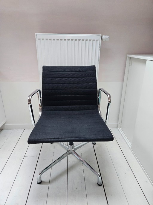 Vitra Eames EA108, Nero Hopsak, Aluminium