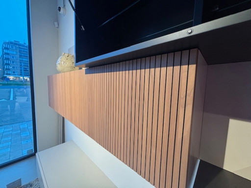 THE DAY COLLECTION IS VERSATILE AND SUITABLE FOR ALL ROOMS WITHIN THE HOME, OFFERING COMPLETE COMPOSITIONAL FREEDOM. STORAGE UNI