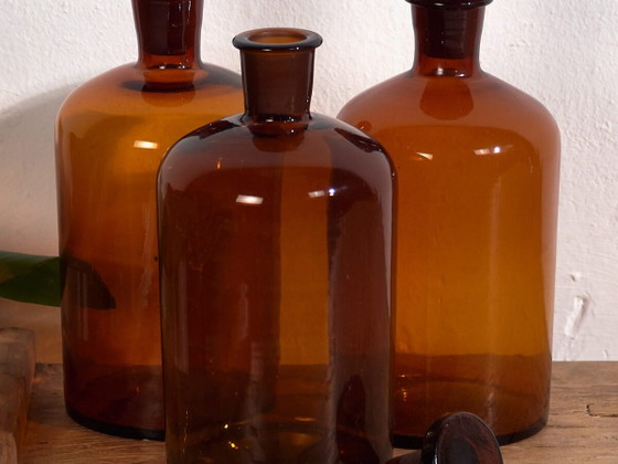 Kleine antike Apothekerflaschen (ca. 1920). 3er-Set #61 – Dekorative Objekte, Glass (photo 2 of 10)