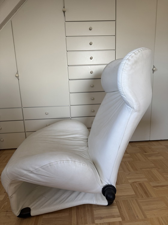 Image 1 of Poltroncina Cassina Wink in pelle bianca designer Toshiyuki Kita