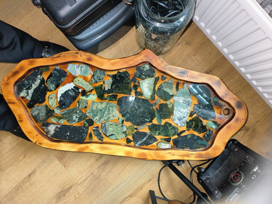 Image 1 of Prachtige bijzettafel kunstwerk grenen/douglas epoxy blad met stenen erin 
