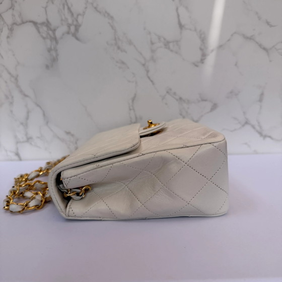 Chanel Vintage Mini Classic Flap Agneau Blanc – D'occasion – Autres sacs, Cuir, Cuir d'agneau (photo 5 of 11)