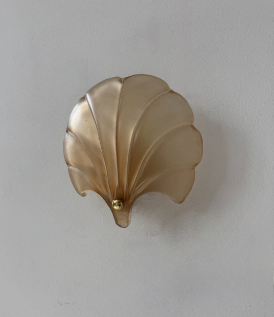 Image 1 of Applique vintage coquillage, verre ambré, France, 1970