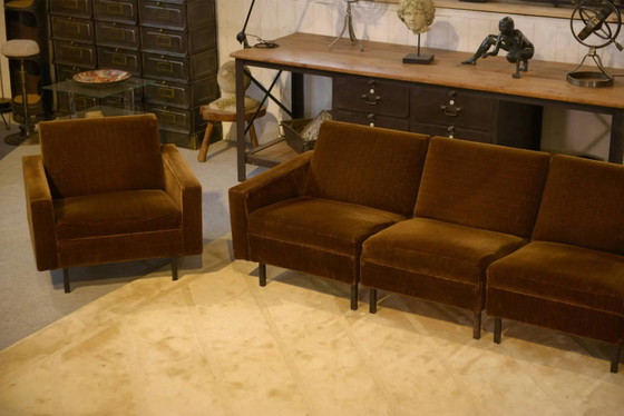 Set divano e 2 poltrone in velluto marrone degli anni '60. – Set da salotto, Design (photo 4 of 17)
