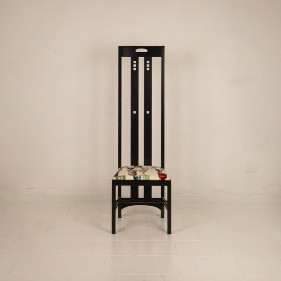 Chaise High Ingram Postmoderne Charles R. Mackintosh avec Tissu Fornasetti Alivar (photo 9 of 27)