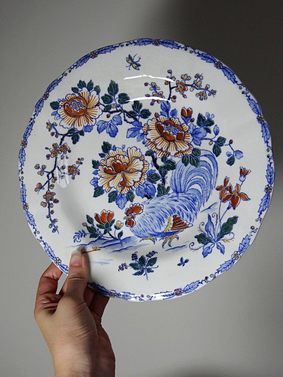 Image 1 of Par de platos antiguos de Gien, con el diseño "Gallo y Peonías", de loza, circa 1900.
