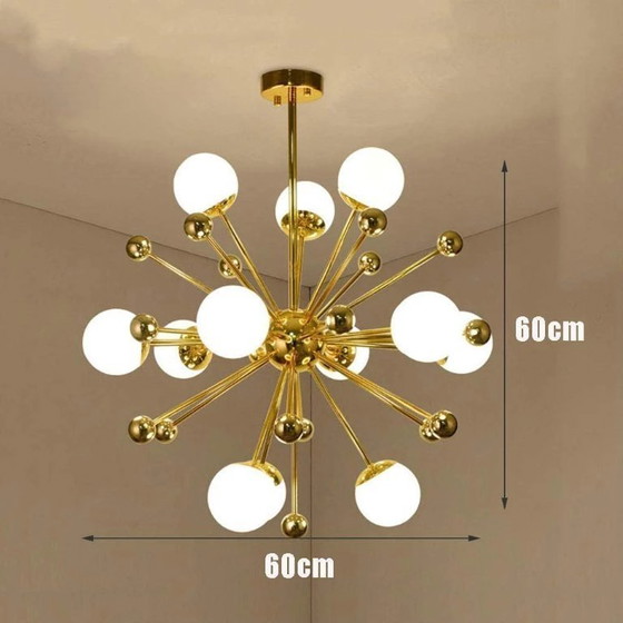 Image 1 of Lustre à onze bras en sphère dorée et blanche