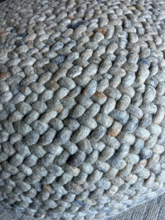 Image 1 of Handgefertigter Pouf aus 100 % Wolle