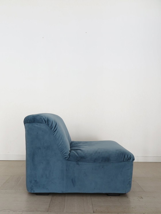 Fauteuils en velours bleu, Italie, années 70, lot de 3 – Plastique (photo 9 of 12)