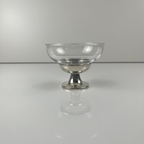 Image 1 of Juego de 10 vasos para postre/helado, de vidrio y metal (¿plata?), 1970