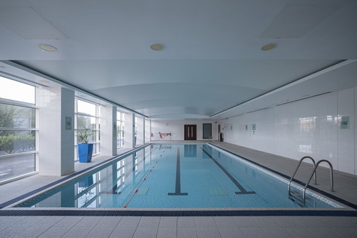 Piscina vacía — fotografía enmarcada a color de 40x60 cm