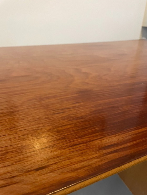 Image 1 of Escritorio de mediados de siglo