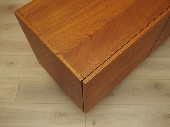 Dänischer Teakholzschrank auf konischen Beinen, skandinavisch modern der 1960er Jahre – Buffetschränke, Wood (photo 7 of 14)