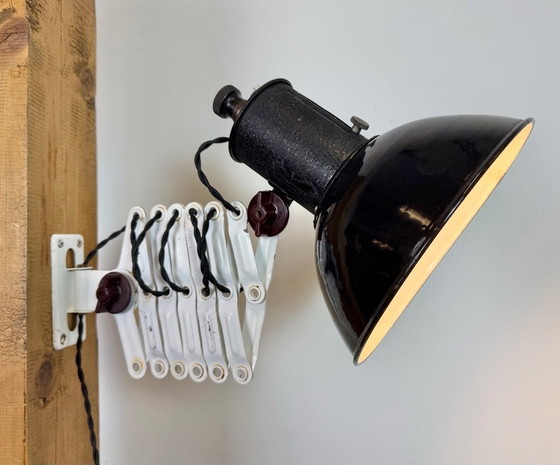 Image 1 of Industriële zwarte geëmailleerde schaarwandlamp, jaren 50