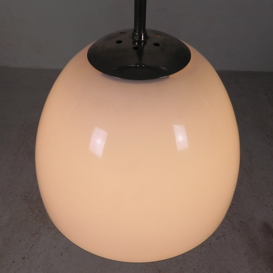 Image 1 of Oude Schoollamp Met Grote Glazen Bol In Opaalglas, Jaren 30