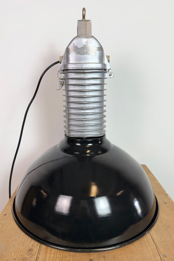 Image 1 of Grote industriële hanglamp van zwart emaille van Philips, jaren 60.