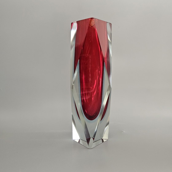 Image 1 of Vaso in vetro vintage, sfaccettato. Rosso e blu. Vetro di Murano, Italia.