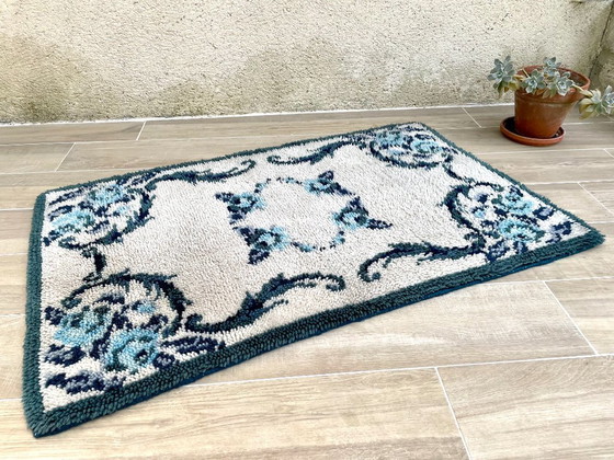 Image 1 of Alfombra azul de pura lana 125x78cm