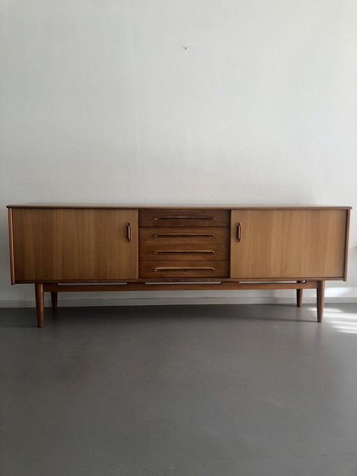 Buffet design vintage en teck "Cortina" par Nils Jonsson pour Troeds Möbelfabrik à Bjärnum