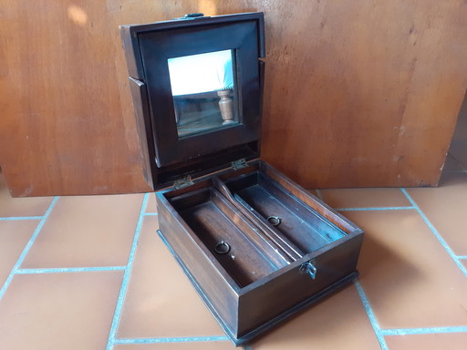 Jewelry box with mirror
