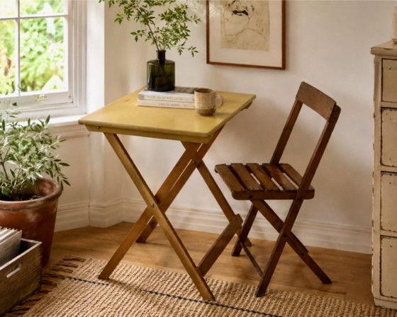 Tavolo Bistrò Pieghevole Vintage, Stock di 12, Tavoli da pranzo, Legno, Giallo, Mid Century Modern (foto 10 di 10)