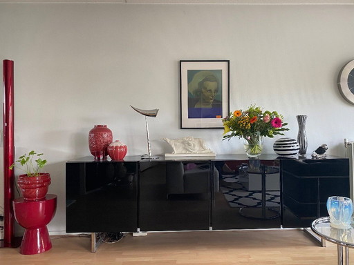 Hochglänzendes schwarzes Sideboard