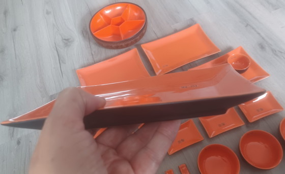 Großes japanisches Sushi-Set im futuristischen Stil aus Steingut und Keramik – Tafelgeschirr, Ceramic, Plastic (photo 3 of 9)