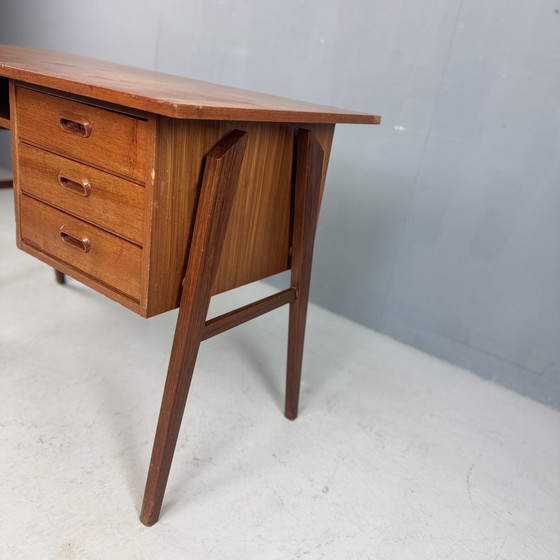 Image 1 of Vintage Deens ontwerp teak bureau