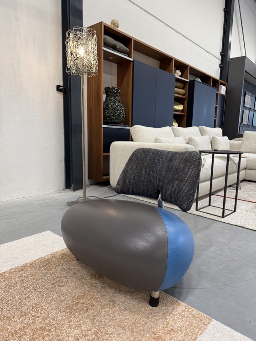 Leolux Pallone Ma Armchair blue fabric leather