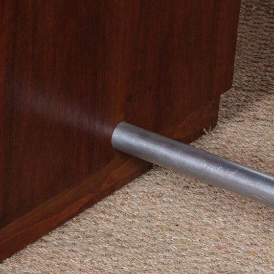 Image 1 of Scrivania modernista in legno, realizzata negli anni '40.