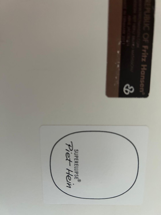 Image 1 of Fritz Hansen Superellips door Piet Hein en Bruno Mathsson