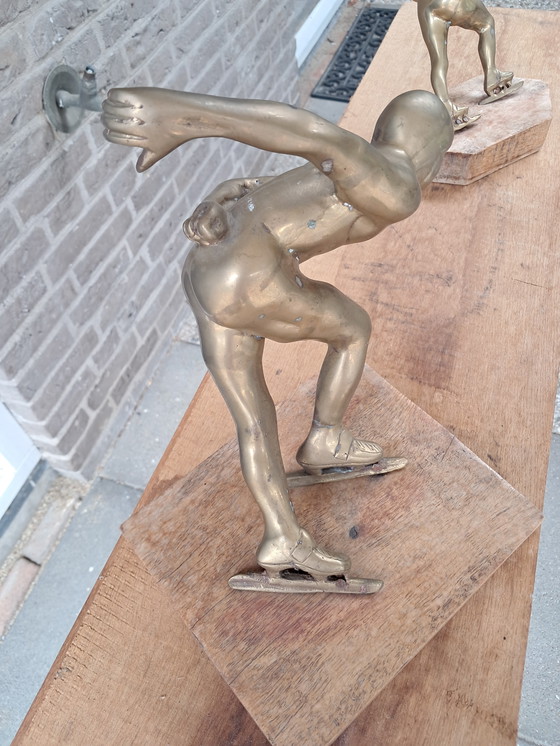 Image 1 of 2 Bronzen beelden van schaatsers 28 en 17 cm hoog