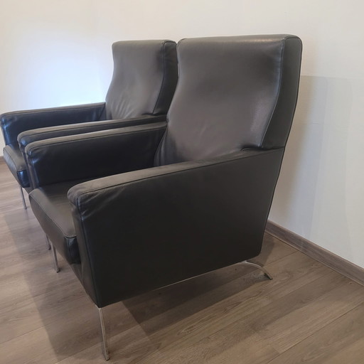 2 x fauteuils Molinari en cuir noir en bon état