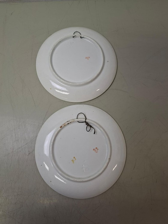 Image 1 of Due piatti da parete in ceramica con scena di fattoria