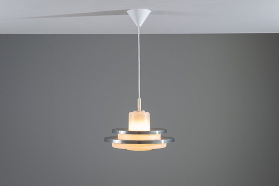 Image 1 of Doria-Pendelleuchte aus Opalglas mit dekorativen Aluminiumscheiben