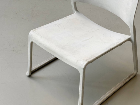 Image 1 of Set van 6 Spark stapelstoelen van Don Chadwick voor Knoll, VS, uit 2009.