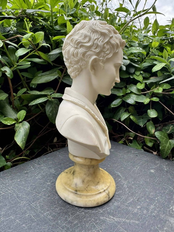 Busto de alabastro de una mujer firmado Arnaldo Giannelli. – Esculturas, Stone, Art Deco (photo 3 of 9)