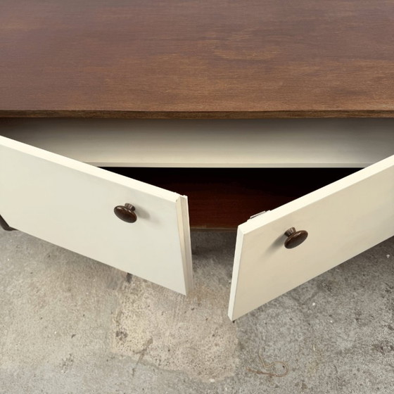 Credenza Mid Century Modern in legno e crema, Credenze, MDF, Marrone (foto 4 di 10)