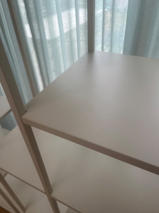 Zwei mattbeige offene Wandregale, by FonQ, Metall, Modern (Foto 5 von 8)