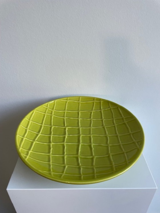 Image 1 of Limegroene keramieken vaas en schaal met reliëfpatroon