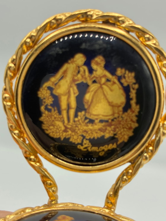 Miniaturstuhl aus vergoldetem Metall und Limoges-Porzellan – elegantes Dekor in Marineblau und Gold (photo 7 of 7)