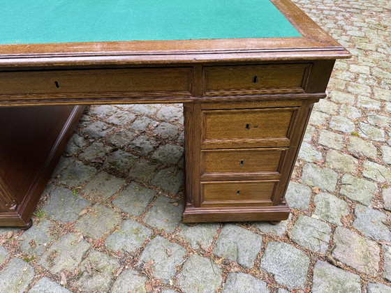 Image 1 of Scrivania da ministro/a per partner, 160x120 cm, mogano e rovere. 15 cassetti. Inglese.