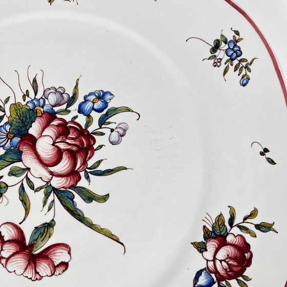 Image 1 of Piatto da torta dipinto a mano con motivo di rose 1960/70 ca.