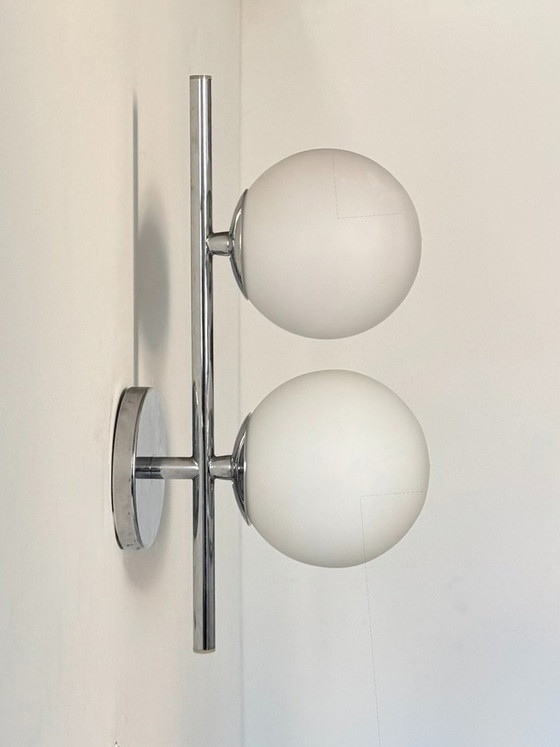 Doppelwandleuchte aus Chrom und Opalmetall, Frankreich, 1970. – Wandleuchten, Glass (photo 3 of 5)