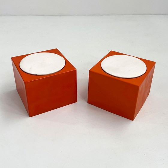 Image 1 of Sgabello cubo arancione e bianco Il Kubile di MIM Roma, anni '70