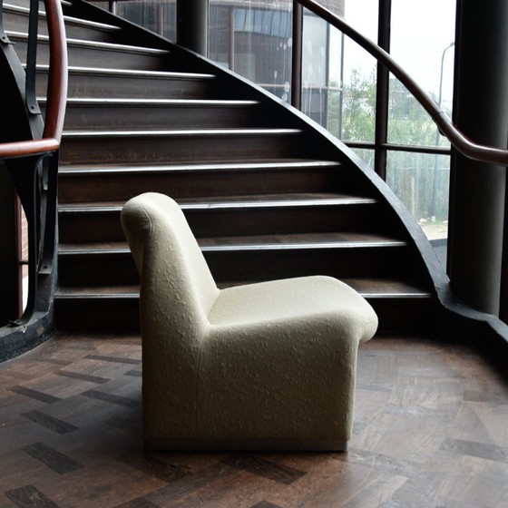 Artifort Alky Armchair – Textile (photo 3 of 9)