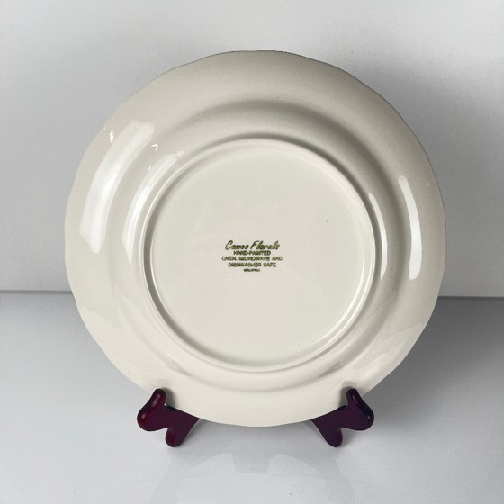 Image 1 of Set di 8 piatti grandi Cameo Florals Malaysia porcelain,1970-90