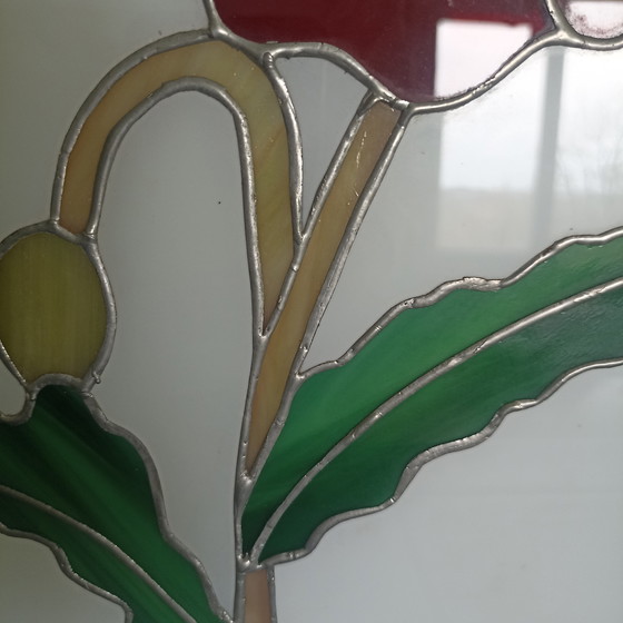 Image 1 of Pannello in vetro colorato francese unico (Pièce Unique) – Design papavero con illuminazione d'atmosfera