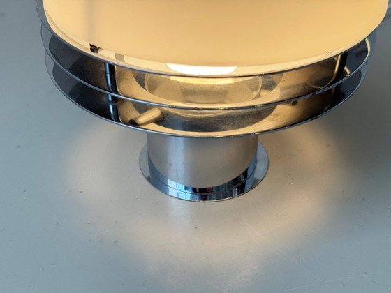 Image 1 of Set van 2 tafellampen in Space Age-stijl met opalen glazen kappen en chromen ringen, jaren 70.